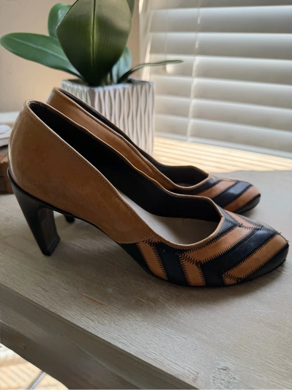 GRAYE Made in Italy Leather Patchwork Pumps Tan Black Heels EU 37